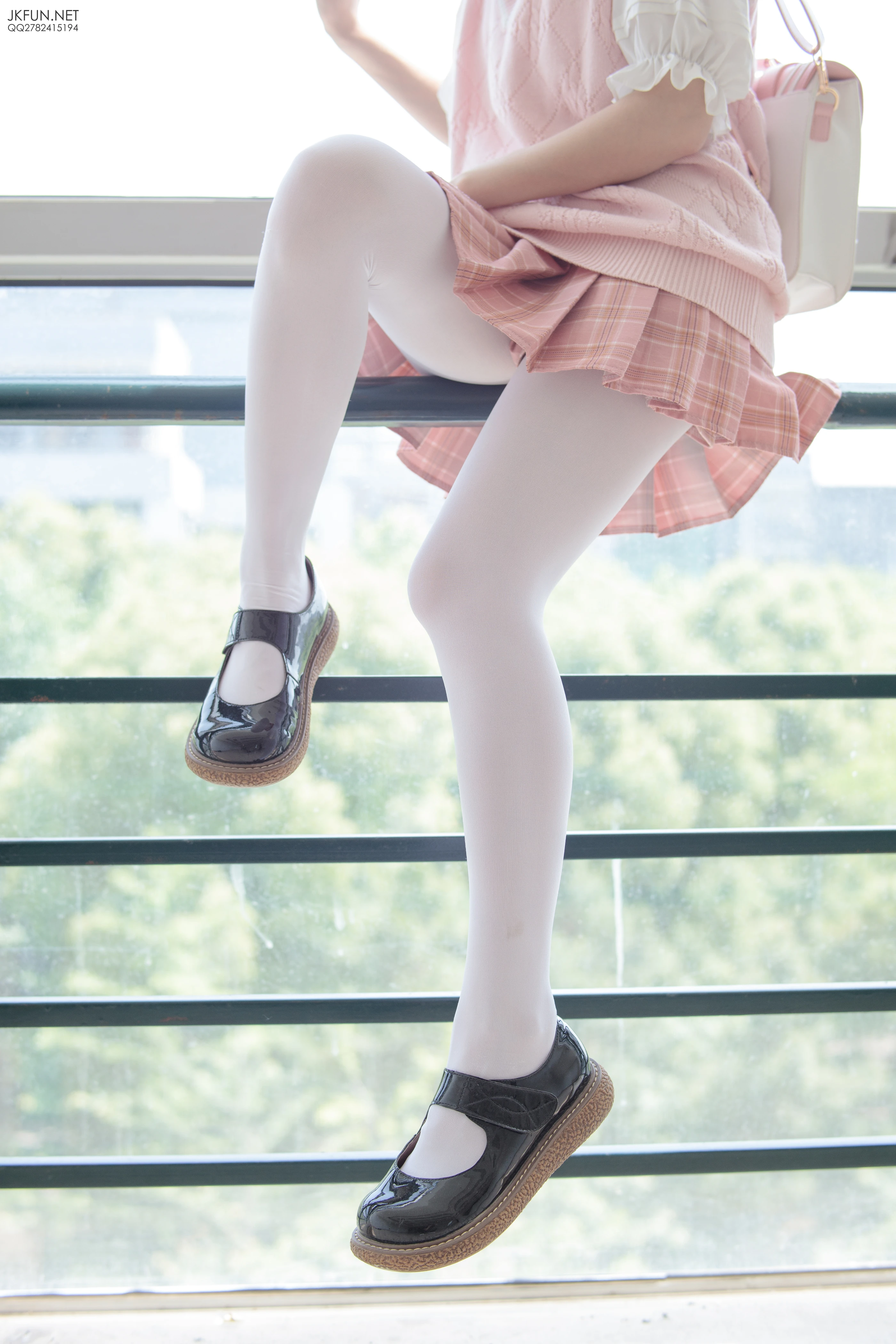 森萝财团 [JKFUN-007] 默陌 80D白丝 [126P 1V]插图8
